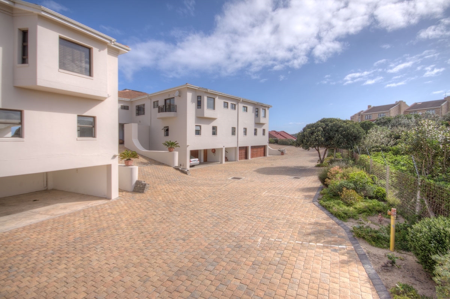 4 Bedroom Property for Sale in West Beach Eastern Cape